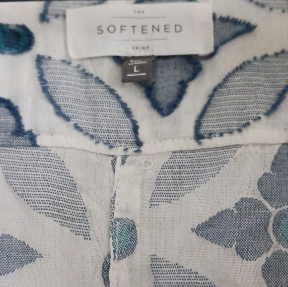 Loft top size L blue and white flower/geometric pattern - Picture 3 of 4